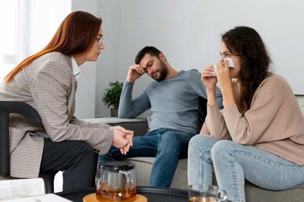 Jak wsparcie psychologiczne może pomóc w procesie rozwodowym?