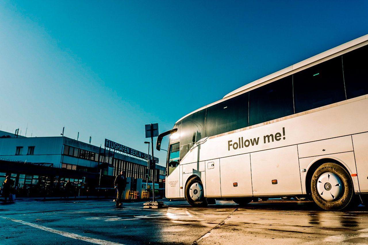 Poradnik dla podróżujących – jak przygotować się do podróży autobusem na lotnisko