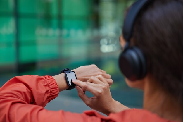 Jak wybrać idealny smartwatch dla siebie: poradnik dla początkujących